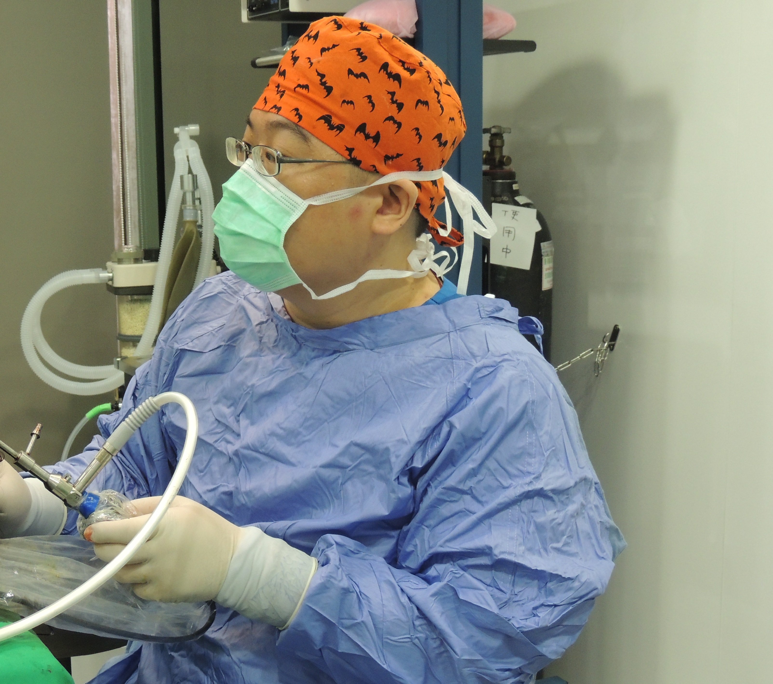 林敬鈞醫師進行全程內視鏡隆乳手術